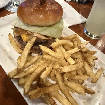 Lucky Beaver Bar & Burger - Sports Bars Near Me - Stateline, Nevada