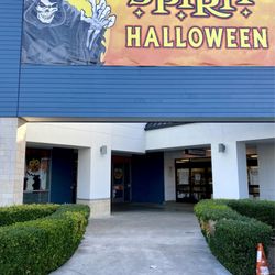 Spirit Halloween - Store sign leading to front entrance
