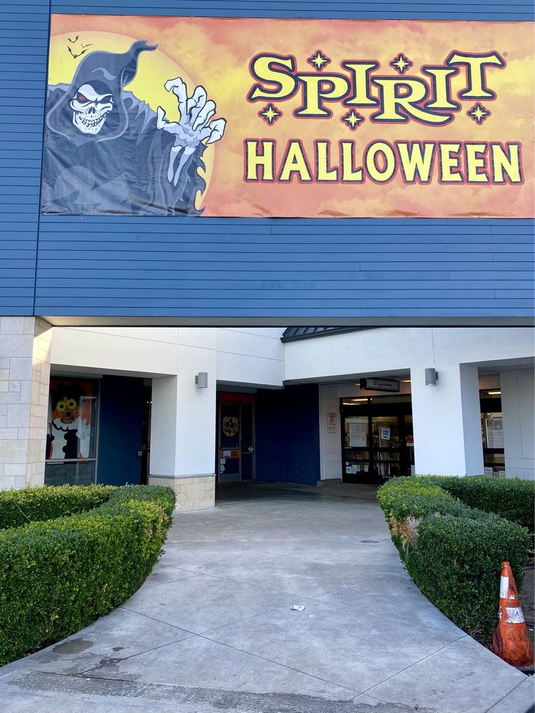 SPIRIT HALLOWEEN - Updated October 2025 - 18 Photos - 306 Westlake Ctr