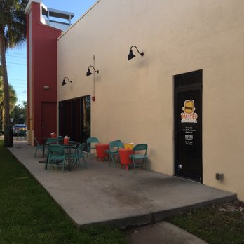 Toasted - UCF Area - Outdoor seating area - Burgers Near Me - Orlando, Florida