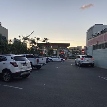 Golden Duck - Outside parking lot - Seafood Near Me - Honolulu, Hawaii