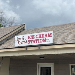 Jen & Kerri’s Ice Cream station - Outside