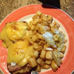 Broadway Bar & Grill - Classic eggs Benedict