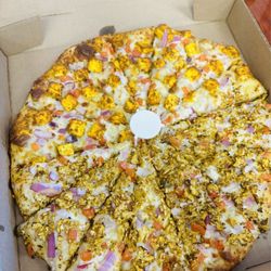 Desi Pizza Bite - Achari Gobi pizza