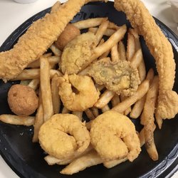 Bogie's Po-Boys Seafood & BBQ - Fish,Shrimp,Oyster Basket (sm) .