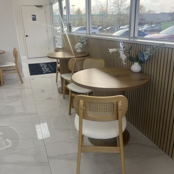 Drip & Dip - Inside - Bakeries Near Me - Rochester Hills, Michigan