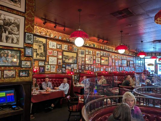Harry's Plaza Cafe by null