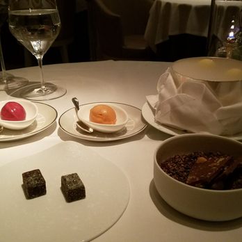 Restaurant Gordon Ramsay - Mignardises - French Near Me - London, XGL Restaurant Gordon Ramsay - Mignardises - French Near Me - London, XGL