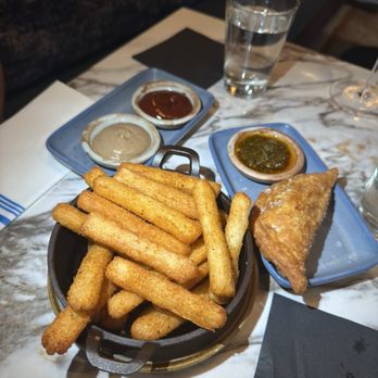 Salud Venice - Yucca fritos and empanadas del dia (beef) - Cocktail Bars Near Me - Marina del Rey, California Salud Venice - Yucca fritos and empanadas del dia (beef) - Cocktail Bars Near Me - Marina del Rey, California