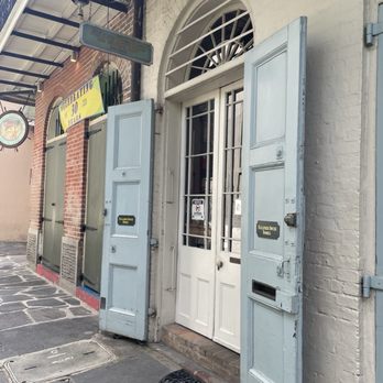 Faulkner House Books - Bookstores Near Me - New Orleans, Louisiana Faulkner House Books - Bookstores Near Me - New Orleans, Louisiana