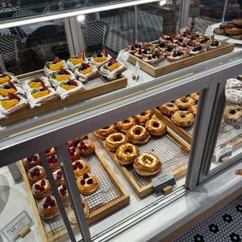 Paris Baguette - Center case selection - Bakeries Near Me - Hartsdale, New York Paris Baguette - Center case selection - Bakeries Near Me - Hartsdale, New York