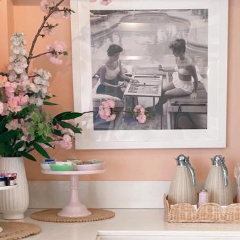 Pink Paradise Cafe - two women sitting at a table - Coffee & Tea Near Me - Palm Beach, Florida Pink Paradise Cafe - two women sitting at a table - Coffee & Tea Near Me - Palm Beach, Florida