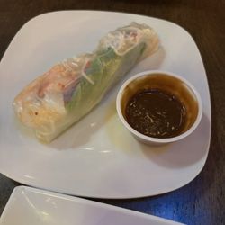 Summer Roll and sauce (1 of 3 in a serving)