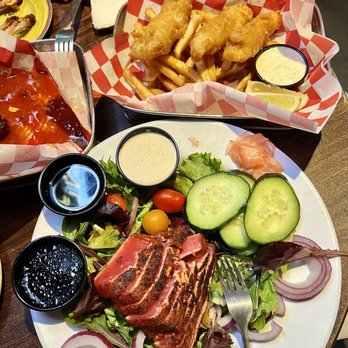 Murray's Saloon & Eatery - Ahi Salad and Fish N' Chips - Karaoke Near Me - Big Bear Lake, California