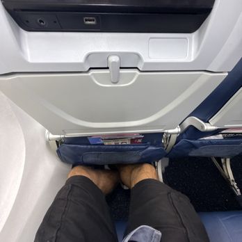 Delta Air Lines - Not a whole lotta room - Airlines Near Me - Las Vegas, Nevada