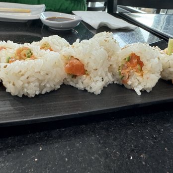 Oroshi Sushi - Spicy Creamy Salmon cut roll - Japanese Near Me - Valley Glen, California Oroshi Sushi - Spicy Creamy Salmon cut roll - Japanese Near Me - Valley Glen, California