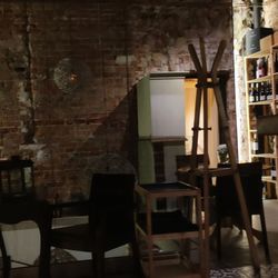 La'Bor - A nice restaurant, original decor, wooden tables and super friendly service.
