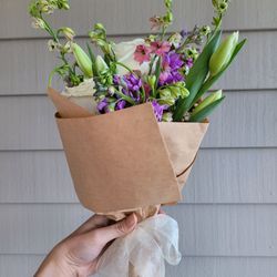 Kent Buds & Blooms - Lovely simple wrapping