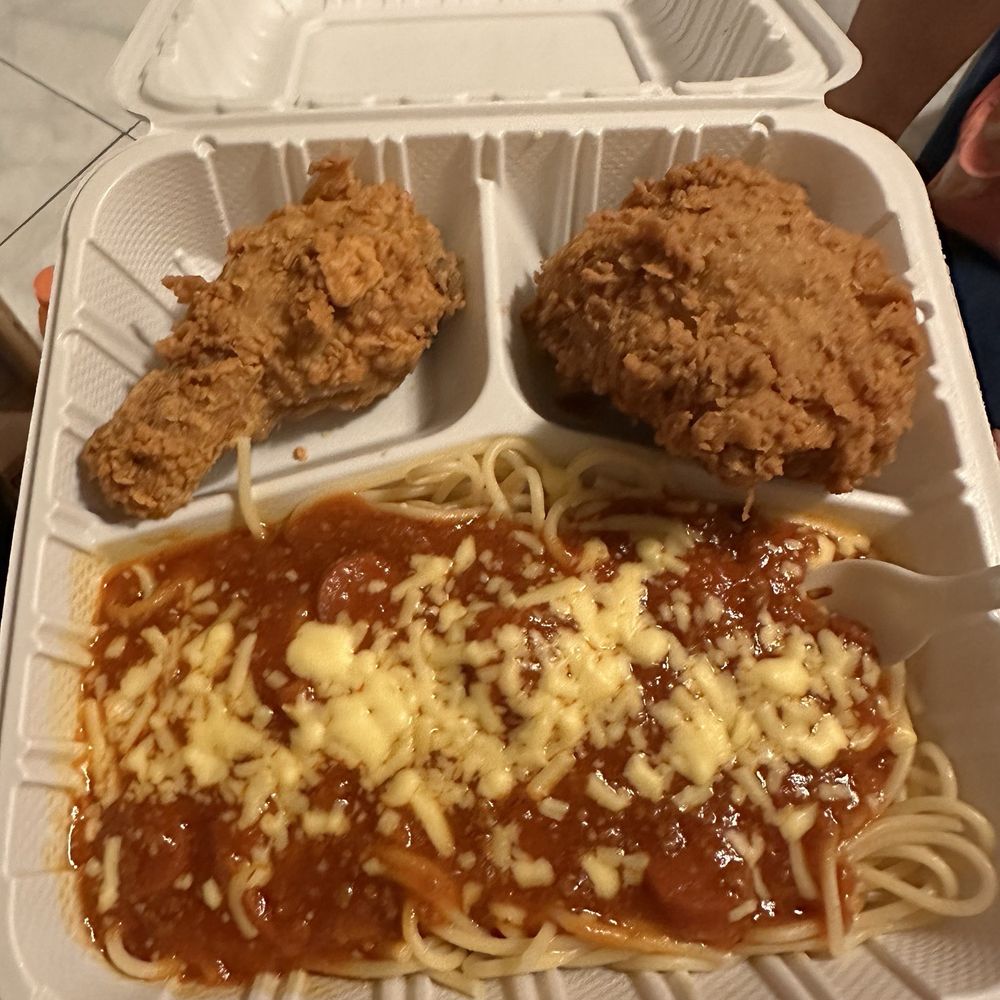 1pc Chickenjoy w/ Jolly Spaghetti