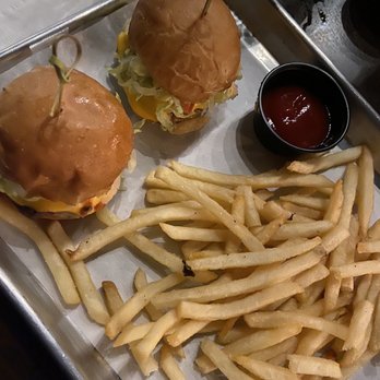 Common Theory - Gastropubs Near Me - San Diego, California