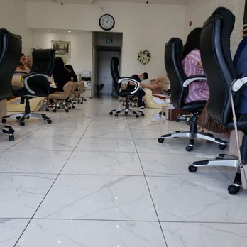 Scarlet Nails & Spa - Inside the store. Looks pretty nice and clean to me! - Nail Salons Near Me - Mississauga, Ontario