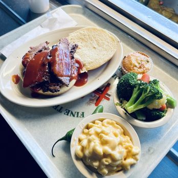 Harris County Smokehouse - Barbeque Near Me - Tomball, Texas