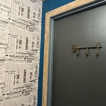 Broadsides & Brews - Piano Bars Near Me - Wake Forest, North Carolina