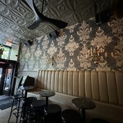 Brando's - Lincoln Park - Entrance area