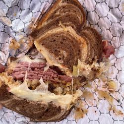 Full Belli Deli - Reuben