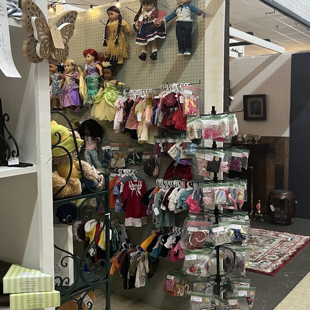 Mercantile at the Ridge - The American Girl Doll Booth with dolls reasonably priced, clothing and accessories reasonably priced as well. Some big ticket items. - Home Decor Near Me - Chattanooga, Tennessee