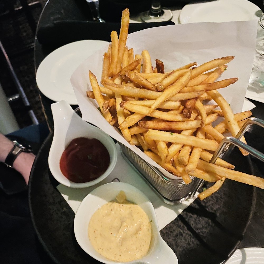 Liberté Restobar - Une Trufflé Pomme Frites - Lounges Near Me - Philadelphia, Pennsylvania