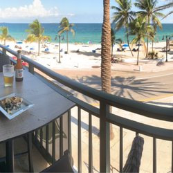 Con Murphy's Ocean Bar & Grill - How can you beat this location?