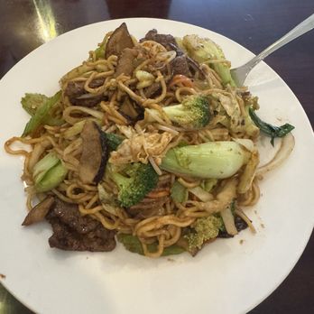 Noble Vegetarian - Lucky Chow Mein - Vegan Near Me - Sacramento, California