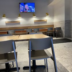 Smashburger - Seating