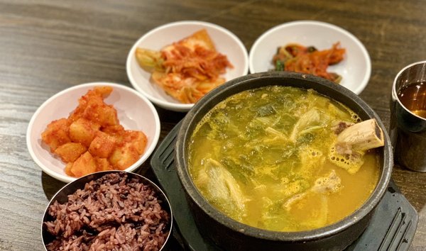 Doma Seolleongtang by null