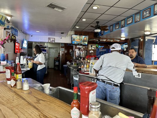 Capt. Benny's by null