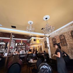 Vampire Cafe - Inside