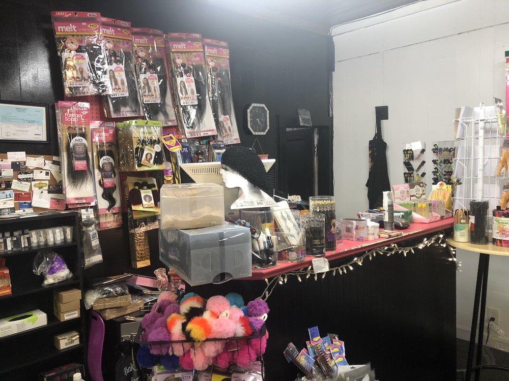 Queena’s Beauty Supply Logo