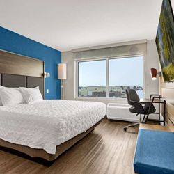Tru by Hilton Colorado Springs Airport - Guest room