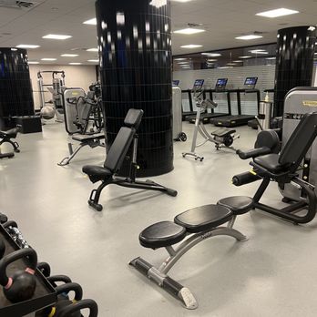 Montreal Marriott Chateau Champlain - The other part of the gym still no pool.  It's big and clean. - Hotels Near Me - Montreal, Quebec