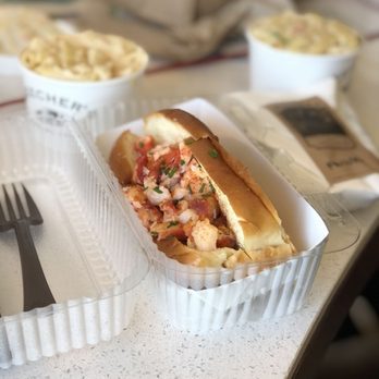 Pike Place Chowder - Connecticut Lobster Roll - Seafood Near Me - Seattle, Washington