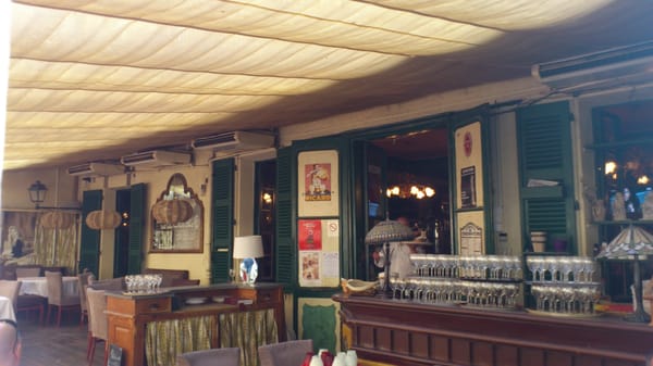 Le café by null