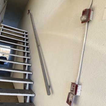 Econo Lodge - Disabled fire alarm pulls at top and bottom of stairs - Hotels Near Me - Lakeland, Tennessee Econo Lodge - Disabled fire alarm pulls at top and bottom of stairs - Hotels Near Me - Lakeland, Tennessee