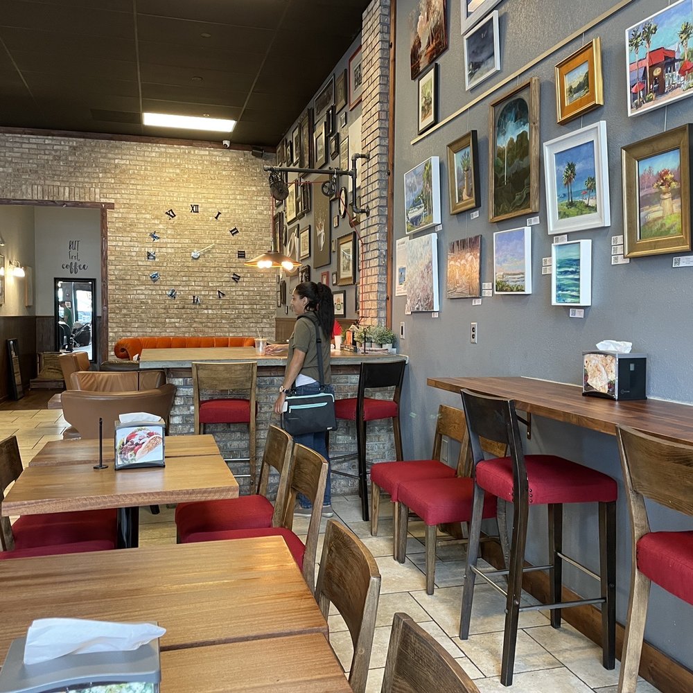 Baldwin Perk - Inside seating - Cafes Near Me - Orlando, Florida