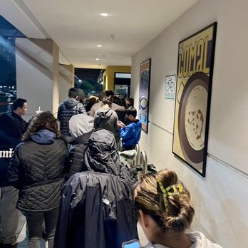 El Moro Churrería - Line for churros on a Saturday - Desserts Near Me - Costa Mesa, California El Moro Churrería - Line for churros on a Saturday - Desserts Near Me - Costa Mesa, California