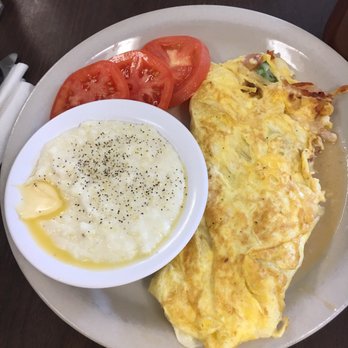 The Stuffed Pig - Seafood omelet with grits. - Breakfast & Brunch Near Me - Marathon, Florida