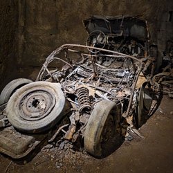Galleria Borbonica - Damaged cars from WWII