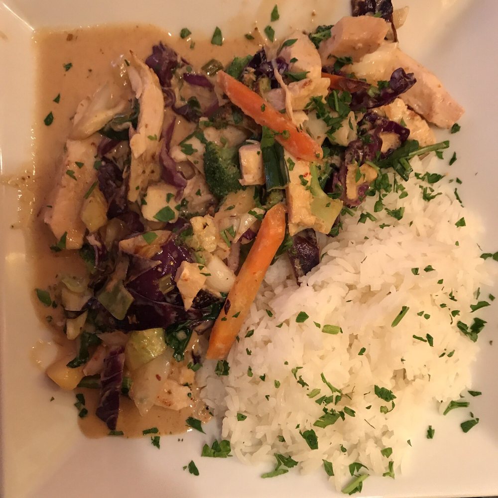Babe's - Red Curry w/chicken - Asian Fusion Near Me - Playa del Carmen, ROO Babe's - Red Curry w/chicken - Asian Fusion Near Me - Playa del Carmen, ROO