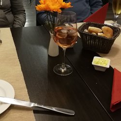 L'UNICO - Selbstgebackene Pizzabrötchen und Kräuterbutter