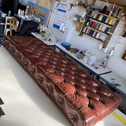 HC Custom Upholstery - Tufted leather cushion
